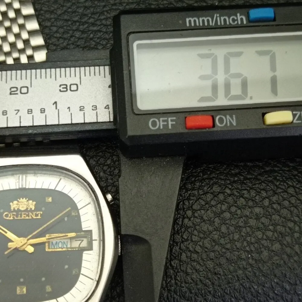 Vintage 1989 Square Orient Automatic Mens Silver Watch W/daydate